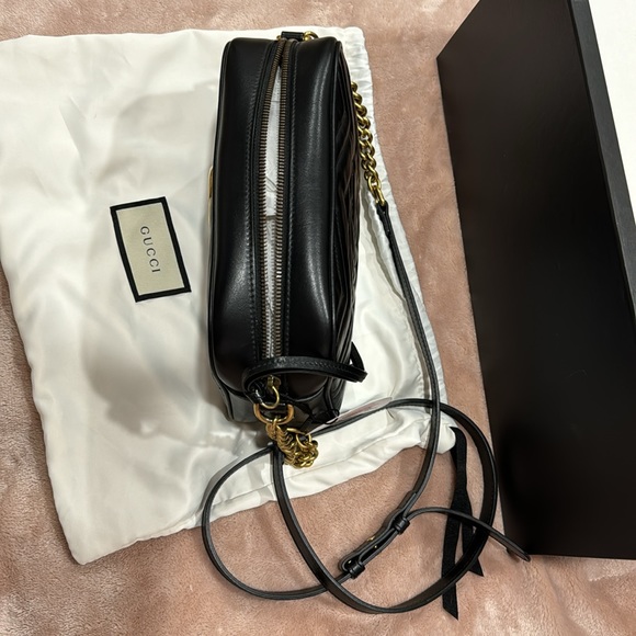 GG Marmont Small Shoulder Bag - Picture 8 of 17